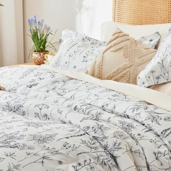 White Flowers 3 Pieces Bedding Set - Picture 7 of 8